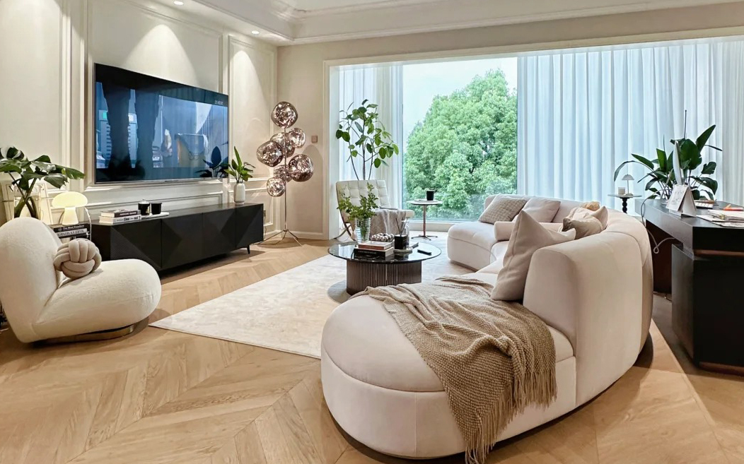 Đường nét thiết kế uốn lượn mềm mại như một tác phẩm điêu khắc nghệ thuật.